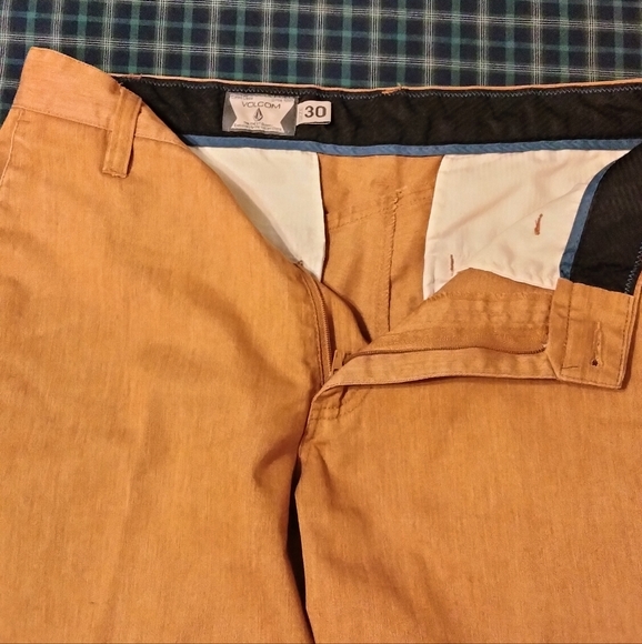 Volcom shorts - Picture 2 of 13